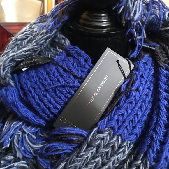 BCBG MaxAzria yarn scarf blue, black and white. NWT - Picture 3 of 4